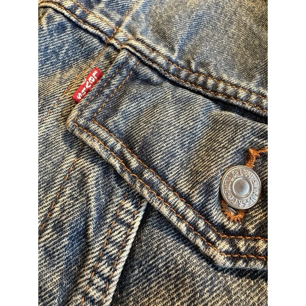 NWT Levi's Mens Medium Denim Trucker Jacket Medium Wash Red Tab A1743-0046